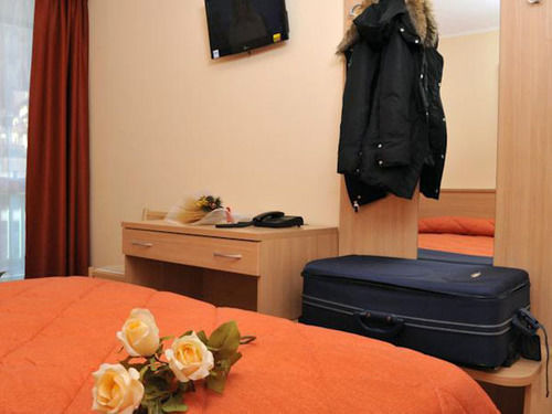 Hotel Monclassico 3*